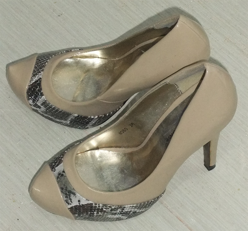 Beige Pumps with Imitation Snakeskin Detail - Click Image to Close